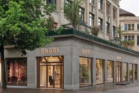 gucci zürich öffnungszeiten|Gucci eröffnet Store an Zürcher Bahnhofstrasse .